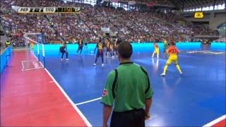 Интересный футбол - Pep Guardiola vs Tito Vilanova (bara football indoor)